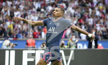 2021-09-11 - Kylian Mbappe of PSG celebrates his goal during the French championship Ligue 1 football match between Paris Saint-Germain (PSG) and Clermont Foot 63 on September 11, 2021 at Parc des Princes stadium in Paris, France - PARIS SAINT-GERMAIN VS CLERMONT FOOT 63 - FRENCH LIGUE 1 - SOCCER
