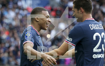 2021-09-11 - Kylian Mbappe of PSG celebrates his goal with Julian Draxler of PSG during the French championship Ligue 1 football match between Paris Saint-Germain (PSG) and Clermont Foot 63 on September 11, 2021 at Parc des Princes stadium in Paris, France - PARIS SAINT-GERMAIN VS CLERMONT FOOT 63 - FRENCH LIGUE 1 - SOCCER