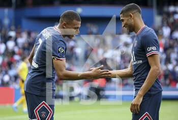 2021-09-11 - Kylian Mbappe of PSG celebrates his goal with Achraf Hakimi of PSG during the French championship Ligue 1 football match between Paris Saint-Germain and Clermont Foot 63 on September 11, 2021 at Parc des Princes stadium in Paris, France - PARIS SAINT-GERMAIN VS CLERMONT FOOT 63 - FRENCH LIGUE 1 - SOCCER