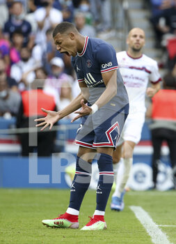2021-09-11 - Kylian Mbappe of PSG reacts during the French championship Ligue 1 football match between Paris Saint-Germain (PSG) and Clermont Foot 63 on September 11, 2021 at Parc des Princes stadium in Paris, France - PARIS SAINT-GERMAIN VS CLERMONT FOOT 63 - FRENCH LIGUE 1 - SOCCER