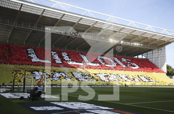 2021-09-18 - Provocative tifo - Lillois merda - deployed before the French championship Ligue 1 football match between RC Lens (RCL) and Lille OSC (LOSC) on September 18, 2021 at stade Felix Bollaert-Delelis in Lens, France - RC LENS (RCL) VS LILLE OSC (LOSC) - FRENCH LIGUE 1 - SOCCER