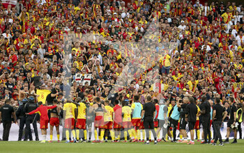 2021-09-18 - Players of Lens celebrate the victory following the French championship Ligue 1 football match between RC Lens (RCL) and Lille OSC (LOSC) on September 18, 2021 at stade Felix Bollaert-Delelis in Lens, France - RC LENS (RCL) VS LILLE OSC (LOSC) - FRENCH LIGUE 1 - SOCCER