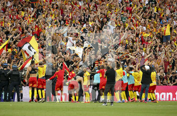 2021-09-18 - Players of Lens celebrate the victory following the French championship Ligue 1 football match between RC Lens (RCL) and Lille OSC (LOSC) on September 18, 2021 at stade Felix Bollaert-Delelis in Lens, France - RC LENS (RCL) VS LILLE OSC (LOSC) - FRENCH LIGUE 1 - SOCCER