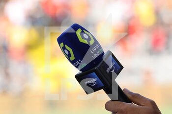 2021-09-18 - Micro frnch TV Prime Video during the French championship Ligue 1 football match between RC Lens and Lille OSC, LOSC, on September 18, 2021 at Bollaert-Delelis stadium in Lens, France - RC LENS VS LILLE OSC - FRENCH LIGUE 1 - SOCCER