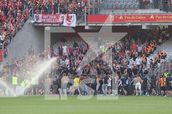 2021-09-18 - Incident supporters during the French championship Ligue 1 football match between RC Lens and Lille OSC, LOSC, on September 18, 2021 at Bollaert-Delelis stadium in Lens, France - RC LENS VS LILLE OSC - FRENCH LIGUE 1 - SOCCER