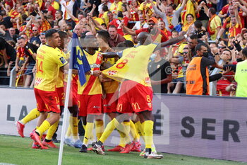 2021-09-18 - Congratulation players after goal Lens during the French championship Ligue 1 football match between RC Lens and Lille OSC, LOSC, on September 18, 2021 at Bollaert-Delelis stadium in Lens, France - RC LENS VS LILLE OSC - FRENCH LIGUE 1 - SOCCER