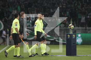2021-09-18 - Referee Antony GAUTIER and match ball during the French championship Ligue 1 football match between AS Saint-Etienne and FC Girondins de Bordeaux on September 18, 2021 at Geoffroy-Guichard stadium in Saint-Etienne, France - AS SAINT-ETIENNE VS FC GIRONDINS DE BORDEAUX - FRENCH LIGUE 1 - SOCCER