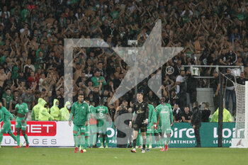 2021-09-18 - Team of Saint Etienne and fans during the French championship Ligue 1 football match between AS Saint-Etienne and FC Girondins de Bordeaux on September 18, 2021 at Geoffroy-Guichard stadium in Saint-Etienne, France - AS SAINT-ETIENNE VS FC GIRONDINS DE BORDEAUX - FRENCH LIGUE 1 - SOCCER