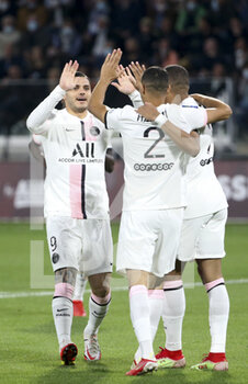 2021-09-22 - Achraf Hakimi of PSG #2 celebrates his first goal with Mauro Icardi of PSG during the French championship Ligue 1 football match between FC Metz and Paris Saint-Germain (PSG) on September 22, 2021 at Saint Symphorien stadium in Metz, France - FC METZ VS PARIS SAINT-GERMAIN (PSG) - FRENCH LIGUE 1 - SOCCER