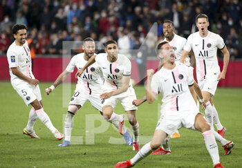 2021-09-22 - Achraf Hakimi of PSG celebrates his second goal with Neymar Jr and teammates during the French championship Ligue 1 football match between FC Metz and Paris Saint-Germain (PSG) on September 22, 2021 at Saint Symphorien stadium in Metz, France - FC METZ VS PARIS SAINT-GERMAIN (PSG) - FRENCH LIGUE 1 - SOCCER