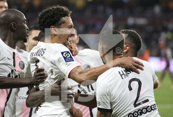 2021-09-22 - Achraf Hakimi of PSG celebrates his second goal with Marquinhos and teammates during the French championship Ligue 1 football match between FC Metz and Paris Saint-Germain (PSG) on September 22, 2021 at Saint Symphorien stadium in Metz, France - FC METZ VS PARIS SAINT-GERMAIN (PSG) - FRENCH LIGUE 1 - SOCCER