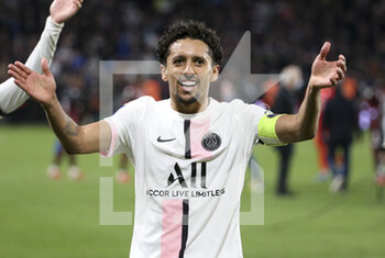2021-09-22 - Marquinhos of PSG celebrates the victory following the French championship Ligue 1 football match between FC Metz and Paris Saint-Germain (PSG) on September 22, 2021 at Saint Symphorien stadium in Metz, France - FC METZ VS PARIS SAINT-GERMAIN (PSG) - FRENCH LIGUE 1 - SOCCER