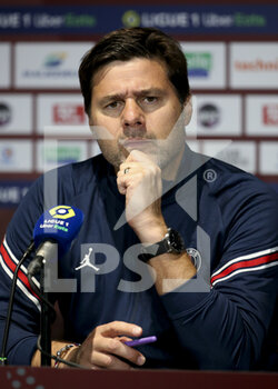 2021-09-22 - Coach of PSG Mauricio Pochettino answers to the media during the post-match press conference following the French championship Ligue 1 football match between FC Metz and Paris Saint-Germain (PSG) on September 22, 2021 at Saint Symphorien stadium in Metz, France - FC METZ VS PARIS SAINT-GERMAIN (PSG) - FRENCH LIGUE 1 - SOCCER