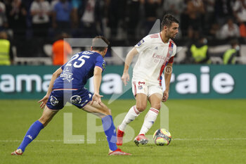 2021-09-25 - Leo DUBOIS of Lyon and Vincent LE GOFF of Lorient during the French championship Ligue 1 football match between Olympique Lyonnais and FC Lorient on September 25, 2021 at Groupama stadium in Decines-Charpieu near Lyon, France - OLYMPIQUE LYONNAIS VS FC LORIENT - FRENCH LIGUE 1 - SOCCER