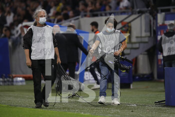 2021-09-25 - Cameraman during the French championship Ligue 1 football match between Olympique Lyonnais and FC Lorient on September 25, 2021 at Groupama stadium in Decines-Charpieu near Lyon, France - OLYMPIQUE LYONNAIS VS FC LORIENT - FRENCH LIGUE 1 - SOCCER