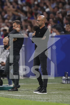 2021-09-25 - Peter BOSZ coach of Lyon during the French championship Ligue 1 football match between Olympique Lyonnais and FC Lorient on September 25, 2021 at Groupama stadium in Decines-Charpieu near Lyon, France - OLYMPIQUE LYONNAIS VS FC LORIENT - FRENCH LIGUE 1 - SOCCER