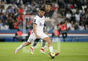 2021-09-25 - Jordan Ferri of Montpellier, Kylian Mbappe of PSG during the French championship Ligue 1 football match between Paris Saint-Germain (PSG) and Montpellier HSC (MHSC) on September 25, 2021 at Parc des Princes stadium in Paris, France - PARIS SAINT-GERMAIN (PSG) VS MONTPELLIER HSC (MHSC) - FRENCH LIGUE 1 - SOCCER