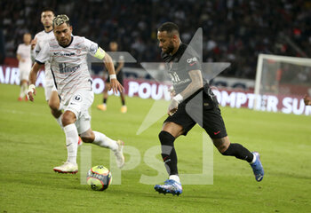 2021-09-25 - Neymar Jr of PSG, Teji Savanier of Montpellier (left) during the French championship Ligue 1 football match between Paris Saint-Germain (PSG) and Montpellier HSC (MHSC) on September 25, 2021 at Parc des Princes stadium in Paris, France - PARIS SAINT-GERMAIN (PSG) VS MONTPELLIER HSC (MHSC) - FRENCH LIGUE 1 - SOCCER