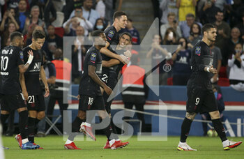 2021-09-25 - Julian Draxler of PSG celebrates his goal with Achraf Hakimi and teammates during the French championship Ligue 1 football match between Paris Saint-Germain (PSG) and Montpellier HSC (MHSC) on September 25, 2021 at Parc des Princes stadium in Paris, France - PARIS SAINT-GERMAIN (PSG) VS MONTPELLIER HSC (MHSC) - FRENCH LIGUE 1 - SOCCER