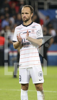 2021-09-25 - Valere Germain of Montpellier salutes the supporters following the French championship Ligue 1 football match between Paris Saint-Germain (PSG) and Montpellier HSC (MHSC) on September 25, 2021 at Parc des Princes stadium in Paris, France - PARIS SAINT-GERMAIN (PSG) VS MONTPELLIER HSC (MHSC) - FRENCH LIGUE 1 - SOCCER