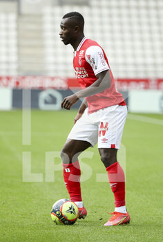 2021-09-26 - Ghislain Konan of Reims during the French championship Ligue 1 football match between Stade de Reims and FC Nantes (FCN) on September 26, 2021 at Stade Auguste Delaune in Reims, France - STADE DE REIMS VS FC NANTES (FCN) - FRENCH LIGUE 1 - SOCCER