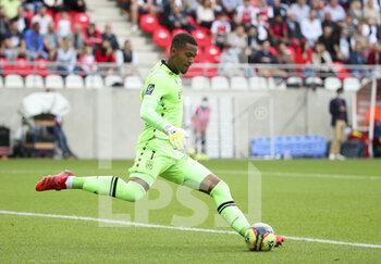 2021-09-26 - Goalkeeper of Nantes Alban Lafont during the French championship Ligue 1 football match between Stade de Reims and FC Nantes (FCN) on September 26, 2021 at Stade Auguste Delaune in Reims, France - STADE DE REIMS VS FC NANTES (FCN) - FRENCH LIGUE 1 - SOCCER