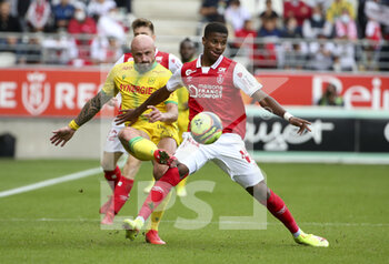 2021-09-26 - Nicolas Pallois of Nantes, N'Dri Philippe Koffi of Reims during the French championship Ligue 1 football match between Stade de Reims and FC Nantes (FCN) on September 26, 2021 at Stade Auguste Delaune in Reims, France - STADE DE REIMS VS FC NANTES (FCN) - FRENCH LIGUE 1 - SOCCER