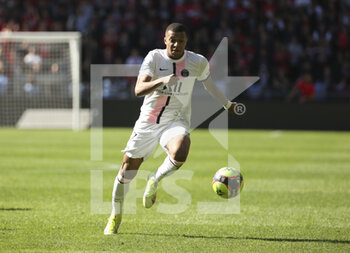 2021-10-03 - Kylian Mbappe of PSG during the French championship Ligue 1 football match between Stade Rennais and Paris Saint-Germain (PSG) on October 3, 2021 at Roazhon Park in Rennes, France - STADE RENNAIS VS PARIS SAINT-GERMAIN (PSG) - FRENCH LIGUE 1 - SOCCER