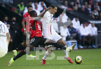 2021-10-03 - Angel Di Maria of PSG, Kamaldeen Sulemana of Rennes (left) during the French championship Ligue 1 football match between Stade Rennais and Paris Saint-Germain (PSG) on October 3, 2021 at Roazhon Park in Rennes, France - STADE RENNAIS VS PARIS SAINT-GERMAIN (PSG) - FRENCH LIGUE 1 - SOCCER