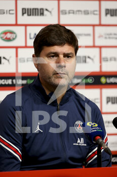 2021-10-03 - Coach of PSG Mauricio Pochettino answers to the media during the post-match press conference following the French championship Ligue 1 football match between Stade Rennais and Paris Saint-Germain (PSG) on October 3, 2021 at Roazhon Park in Rennes, France - STADE RENNAIS VS PARIS SAINT-GERMAIN (PSG) - FRENCH LIGUE 1 - SOCCER