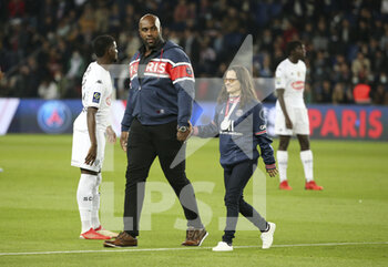 2021-10-15 - Olympic medalists in Tokyo Teddy Riner and Sandrine Martinet kick off the French championship Ligue 1 football match between Paris Saint-Germain (PSG) and SCO Angers on October 15, 2021 at Parc des Princes stadium in Paris, France - PARIS SAINT-GERMAIN VS SCO ANGERS - FRENCH LIGUE 1 - SOCCER