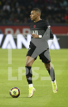 2021-10-15 - Kylian Mbappe of PSG during the French championship Ligue 1 football match between Paris Saint-Germain (PSG) and SCO Angers on October 15, 2021 at Parc des Princes stadium in Paris, France - PARIS SAINT-GERMAIN VS SCO ANGERS - FRENCH LIGUE 1 - SOCCER