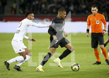 2021-10-15 - Kylian Mbappe of PSG, Angelo Fulgini of Angers (left) during the French championship Ligue 1 football match between Paris Saint-Germain (PSG) and SCO Angers on October 15, 2021 at Parc des Princes stadium in Paris, France - PARIS SAINT-GERMAIN VS SCO ANGERS - FRENCH LIGUE 1 - SOCCER