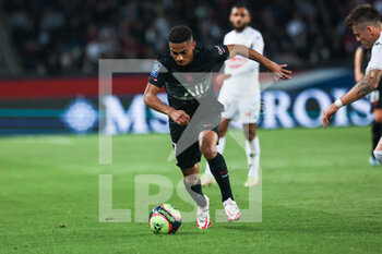 2021-10-15 - Colin Dagba of PSG during the French championship Ligue 1 football match between Paris Saint-Germain and SCO Angers on October 15, 2021 at Parc des Princes stadium in Paris, France - PARIS SAINT-GERMAIN VS SCO ANGERS - FRENCH LIGUE 1 - SOCCER