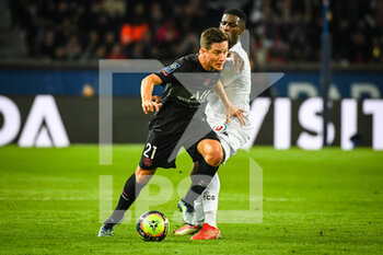 2021-10-15 - Ander HERRERA of PSG and Mohamed-Ali CHO of Angers during the French championship Ligue 1 football match between Paris Saint-Germain and SCO Angers on October 15, 2021 at Parc des Princes stadium in Paris, France - PARIS SAINT-GERMAIN VS SCO ANGERS - FRENCH LIGUE 1 - SOCCER
