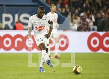 2021-10-15 - Ismael Traore of Angers during the French championship Ligue 1 football match between Paris Saint-Germain (PSG) and SCO Angers on October 15, 2021 at Parc des Princes stadium in Paris, France - PARIS SAINT-GERMAIN VS SCO ANGERS - FRENCH LIGUE 1 - SOCCER