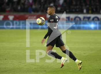 2021-10-15 - Kylian Mbappe of PSG during the French championship Ligue 1 football match between Paris Saint-Germain (PSG) and SCO Angers on October 15, 2021 at Parc des Princes stadium in Paris, France - PARIS SAINT-GERMAIN VS SCO ANGERS - FRENCH LIGUE 1 - SOCCER