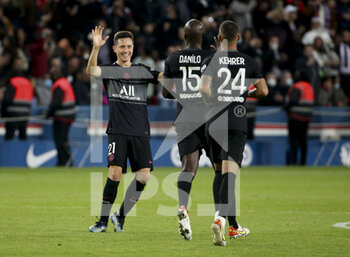 2021-10-15 - Ander Herrera of PSG celebrates the goal of Danilo Pereira (center, #15) during the French championship Ligue 1 football match between Paris Saint-Germain (PSG) and SCO Angers on October 15, 2021 at Parc des Princes stadium in Paris, France - PARIS SAINT-GERMAIN VS SCO ANGERS - FRENCH LIGUE 1 - SOCCER