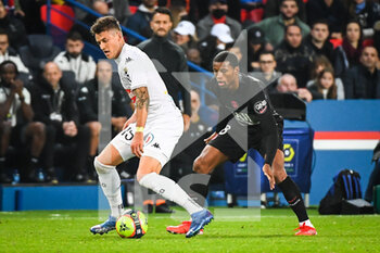2021-10-15 - Pierrick CAPELLE of Angers and Georginio WIJNALDUM of PSG during the French championship Ligue 1 football match between Paris Saint-Germain and SCO Angers on October 15, 2021 at Parc des Princes stadium in Paris, France - PARIS SAINT-GERMAIN VS SCO ANGERS - FRENCH LIGUE 1 - SOCCER