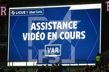 2021-10-15 - Big screen shows the video assistant (VAR) during the French championship Ligue 1 football match between Paris Saint-Germain and SCO Angers on October 15, 2021 at Parc des Princes stadium in Paris, France - PARIS SAINT-GERMAIN VS SCO ANGERS - FRENCH LIGUE 1 - SOCCER