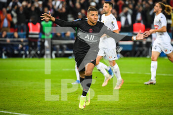 2021-10-15 - Kylian MBAPPE of PSG celebrates his goal during the French championship Ligue 1 football match between Paris Saint-Germain and SCO Angers on October 15, 2021 at Parc des Princes stadium in Paris, France - PARIS SAINT-GERMAIN VS SCO ANGERS - FRENCH LIGUE 1 - SOCCER