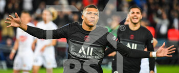 2021-10-15 - Kylian MBAPPE of PSG celebrates his goal during the French championship Ligue 1 football match between Paris Saint-Germain and SCO Angers on October 15, 2021 at Parc des Princes stadium in Paris, France - PARIS SAINT-GERMAIN VS SCO ANGERS - FRENCH LIGUE 1 - SOCCER