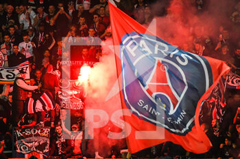 2021-10-15 - Supporters of PSG during the French championship Ligue 1 football match between Paris Saint-Germain and SCO Angers on October 15, 2021 at Parc des Princes stadium in Paris, France - PARIS SAINT-GERMAIN VS SCO ANGERS - FRENCH LIGUE 1 - SOCCER