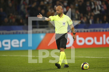 2021-10-16 - Referee Amaury DELERUE during the French championship Ligue 1 football match between Olympique Lyonnais and AS Monaco on October 16, 2021 at Groupama stadium in Decines-Charpieu near Lyon, France - OLYMPIQUE LYONNAIS VS AS MONACO - FRENCH LIGUE 1 - SOCCER