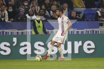 2021-10-16 - Leo DUBOIS of Lyon during the French championship Ligue 1 football match between Olympique Lyonnais and AS Monaco on October 16, 2021 at Groupama stadium in Decines-Charpieu near Lyon, France - OLYMPIQUE LYONNAIS VS AS MONACO - FRENCH LIGUE 1 - SOCCER