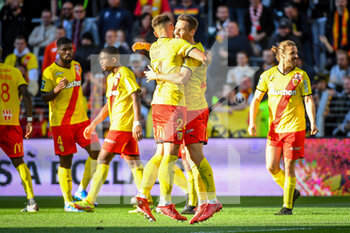 2021-10-24 - Przemyslaw Adam FRANKOWSKI of Lens celebrate his goal with Jonathan GRADIT of Lens during the French championship Ligue 1 football match between RC Lens and FC Metz on October 24, 2021 at Bollaert-Delelis stadium in Lens, France - RC LENS VS FC METZ - FRENCH LIGUE 1 - SOCCER