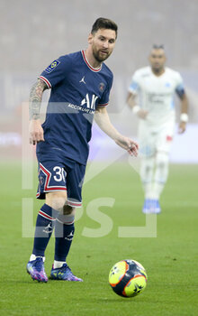 2021-10-24 - Lionel Messi of PSG during the French championship Ligue 1 football match between Olympique de Marseille (OM) and Paris Saint-Germain (PSG) on October 24, 2021 at Stade Velodrome in Marseille, France - OLYMPIQUE DE MARSEILLE (OM) VS PARIS SAINT-GERMAIN (PSG) - FRENCH LIGUE 1 - SOCCER
