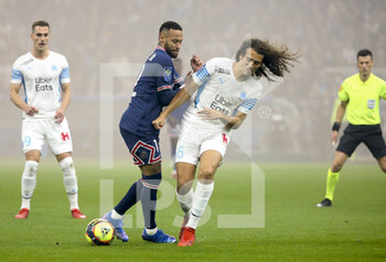 2021-10-24 - Neymar Jr of PSG, Matteo Guendouzi of Marseille during the French championship Ligue 1 football match between Olympique de Marseille (OM) and Paris Saint-Germain (PSG) on October 24, 2021 at Stade Velodrome in Marseille, France - OLYMPIQUE DE MARSEILLE (OM) VS PARIS SAINT-GERMAIN (PSG) - FRENCH LIGUE 1 - SOCCER