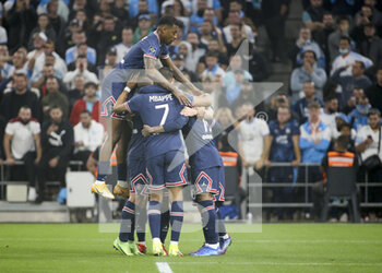 2021-10-24 - Presnel Kimpembe of PSG and teammates celebrate a goal, eventually cancelled, during the French championship Ligue 1 football match between Olympique de Marseille (OM) and Paris Saint-Germain (PSG) on October 24, 2021 at Stade Velodrome in Marseille, France - OLYMPIQUE DE MARSEILLE (OM) VS PARIS SAINT-GERMAIN (PSG) - FRENCH LIGUE 1 - SOCCER