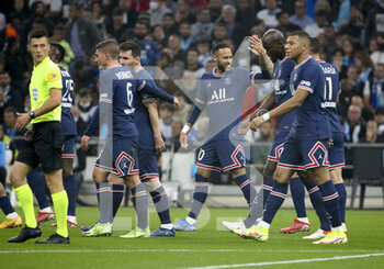 2021-10-24 - Neymar Jr of PSG celebrates his goal with teammates, but the goal is cancelled by the video assistance (VAR) during the French championship Ligue 1 football match between Olympique de Marseille (OM) and Paris Saint-Germain (PSG) on October 24, 2021 at Stade Velodrome in Marseille, France - OLYMPIQUE DE MARSEILLE (OM) VS PARIS SAINT-GERMAIN (PSG) - FRENCH LIGUE 1 - SOCCER